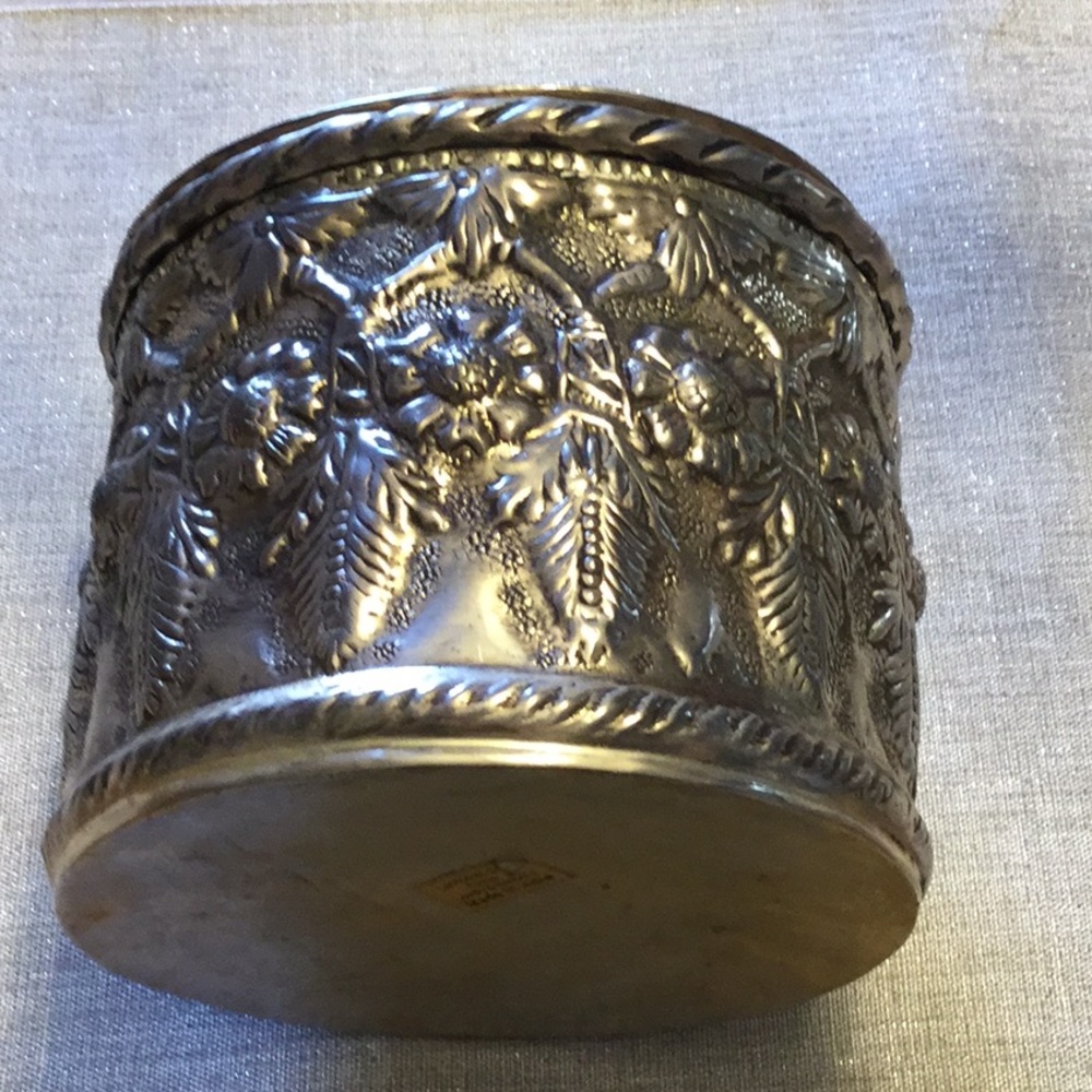 Silver Metal Container, Decorative & Useful. - Picture 4 of 6
